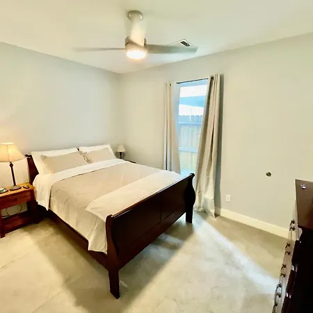 Eado Essentials Suite With Fridge, Microwave, Wifi And Ac